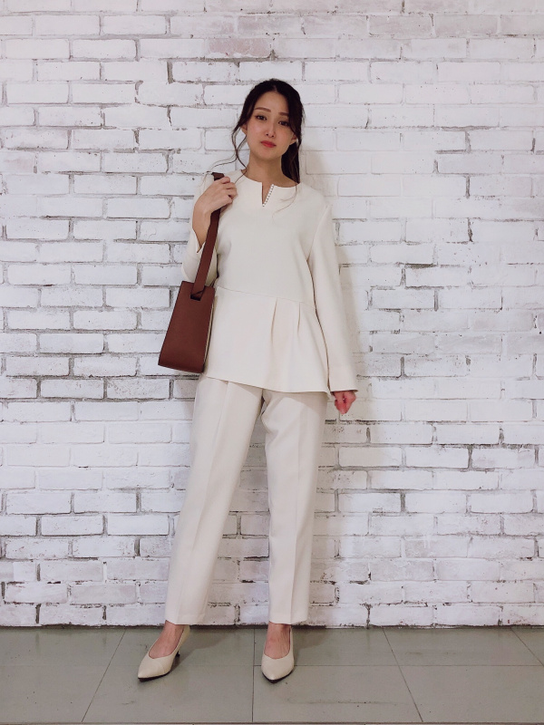 フェイクパールブラウスパンツセットアップ（長袖）（レディース