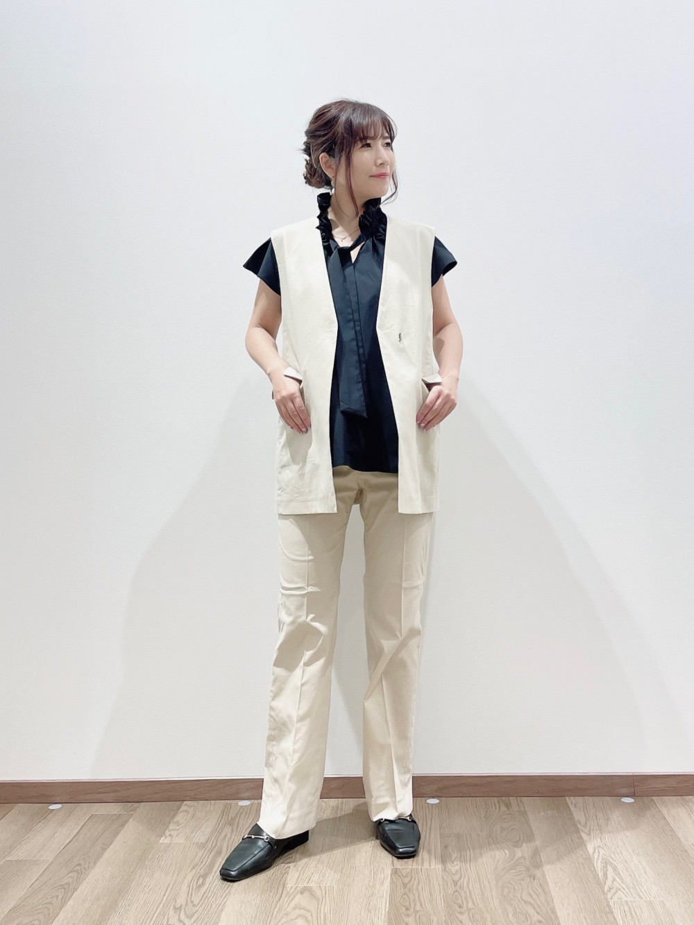 ◆プラステ◆ハイストレッチリネンミックス　カラーレスジレ　ベージュ ハイストレッチリネンミックスカラーレスジレ、タイプライター