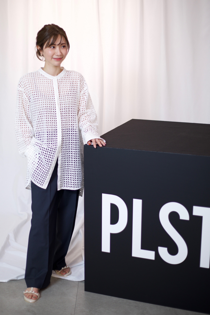 丈長め】PLUS STYLE ワイドパンツ（リネンブレンド）」の着用