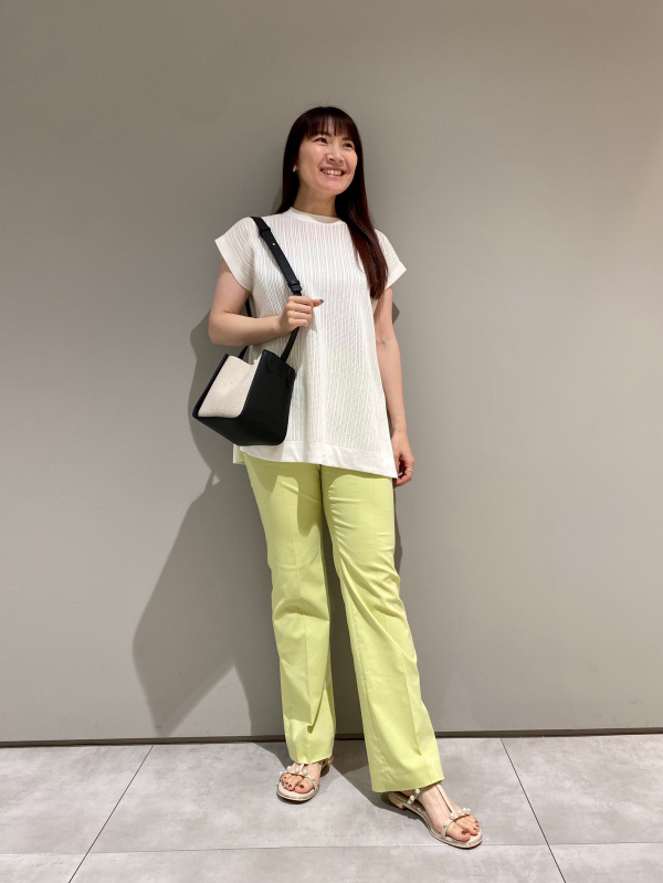 お歳暮 時期 ハイストレッチリネンミックススティックフレアパンツ」の着用 パンツ