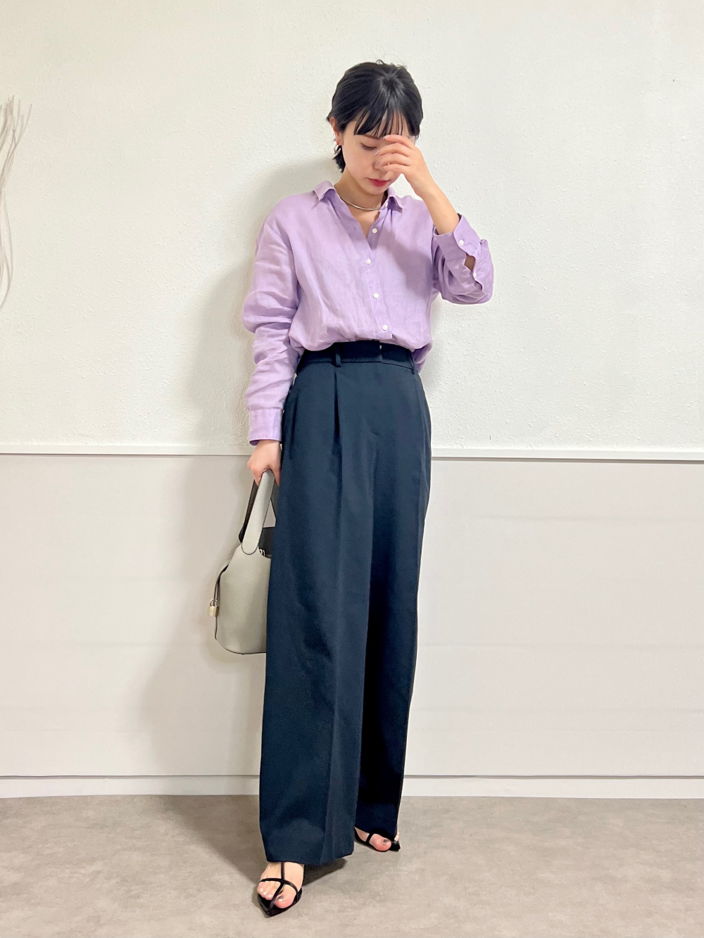 丈長め】PLUS STYLE ワイドパンツ（リネンブレンド）」の着用