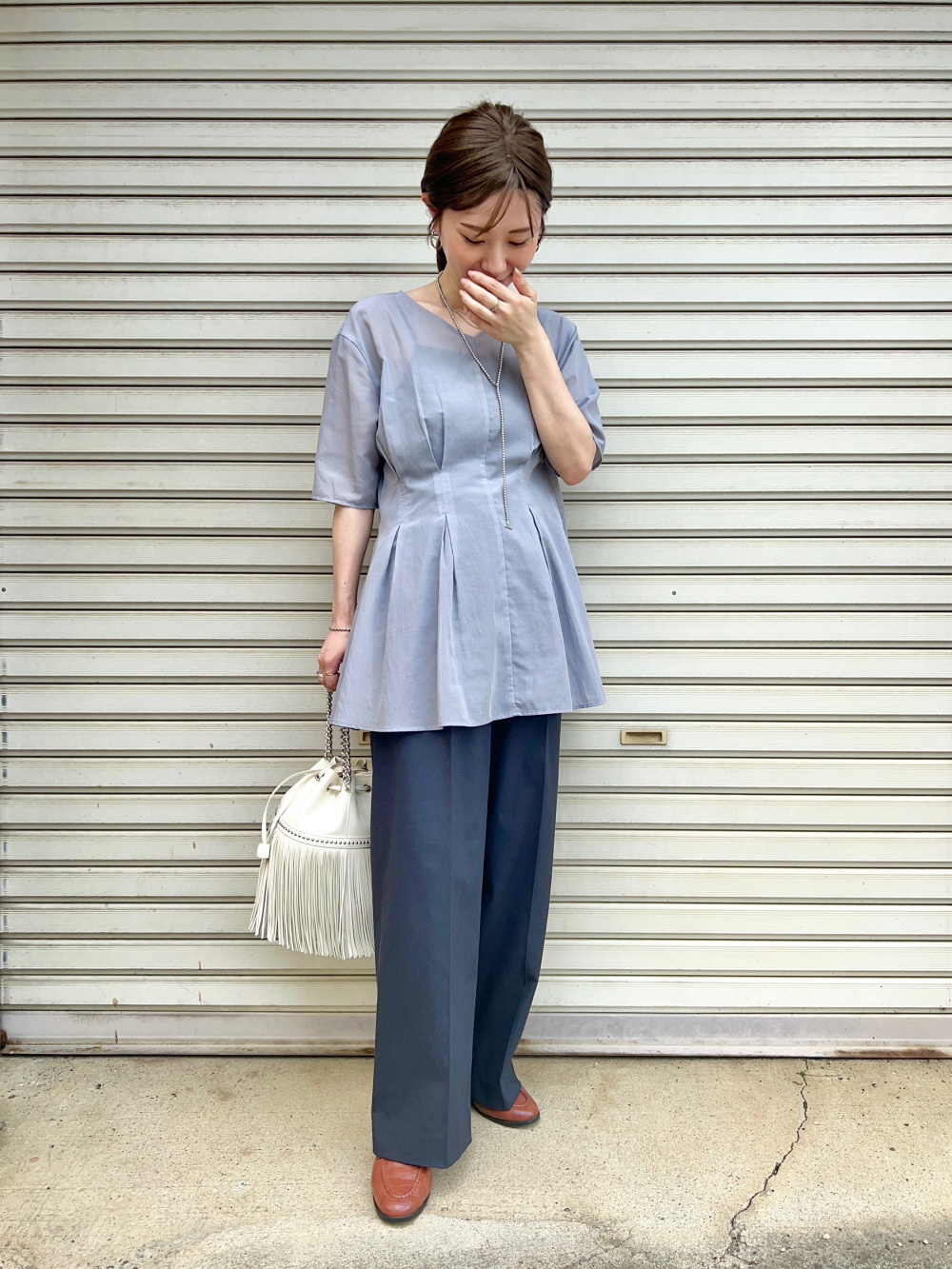 丈長め】PLUS STYLE ワイドパンツ（リネンブレンド）」の着用