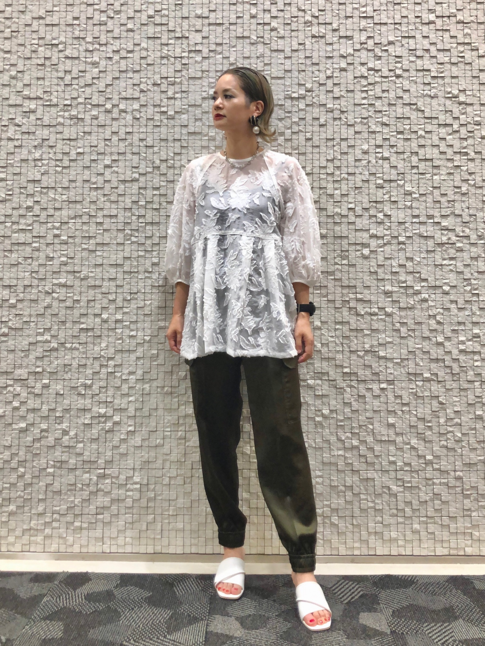 サテンスリムカーゴパンツ」の着用コーディネート| プラステ