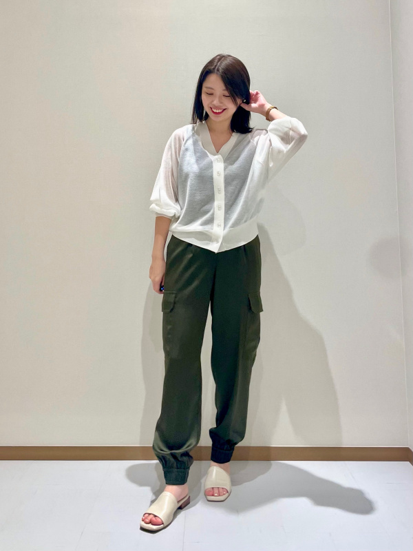 サテンスリムカーゴパンツ」の着用コーディネート| プラステ