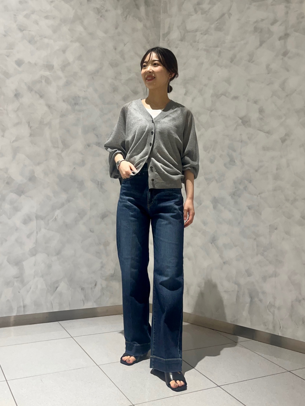 シアーチェックロングシャツ（長袖）、サテンスリムカーゴパンツ