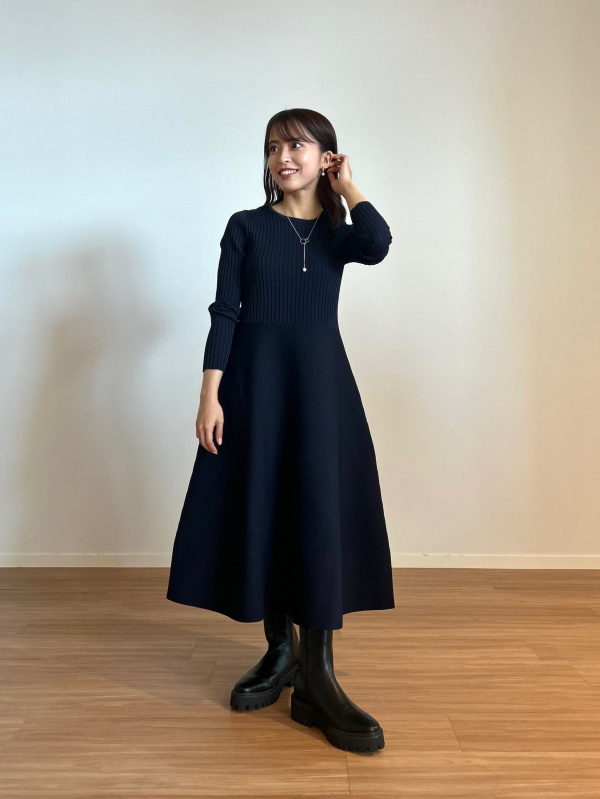 美品 PLST プラステ ホールガーメント®ニットフレアワンピース