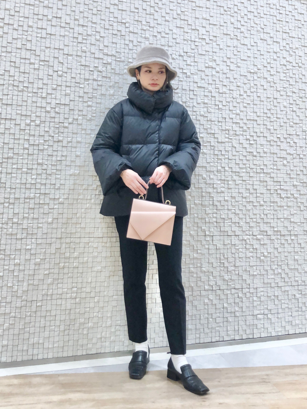 2WAYネックオーバーサイズダウンジャケット、テーパードパンツ 