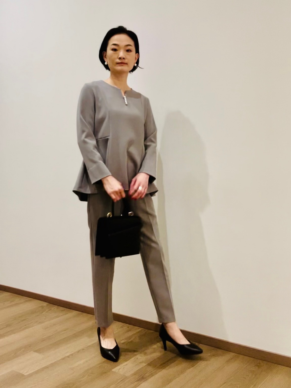 フェイクパールペプラムブラウスセットアップ」の着用コーディネート