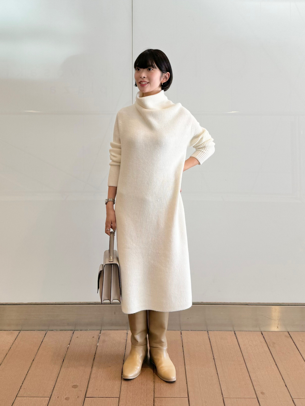 ワンハンドルスクエアバッグ、ウールブレンドハイネックニット