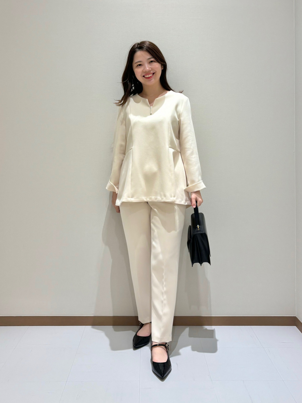 フェイクパールペプラムブラウスセットアップ、ワンハンドルスクエア