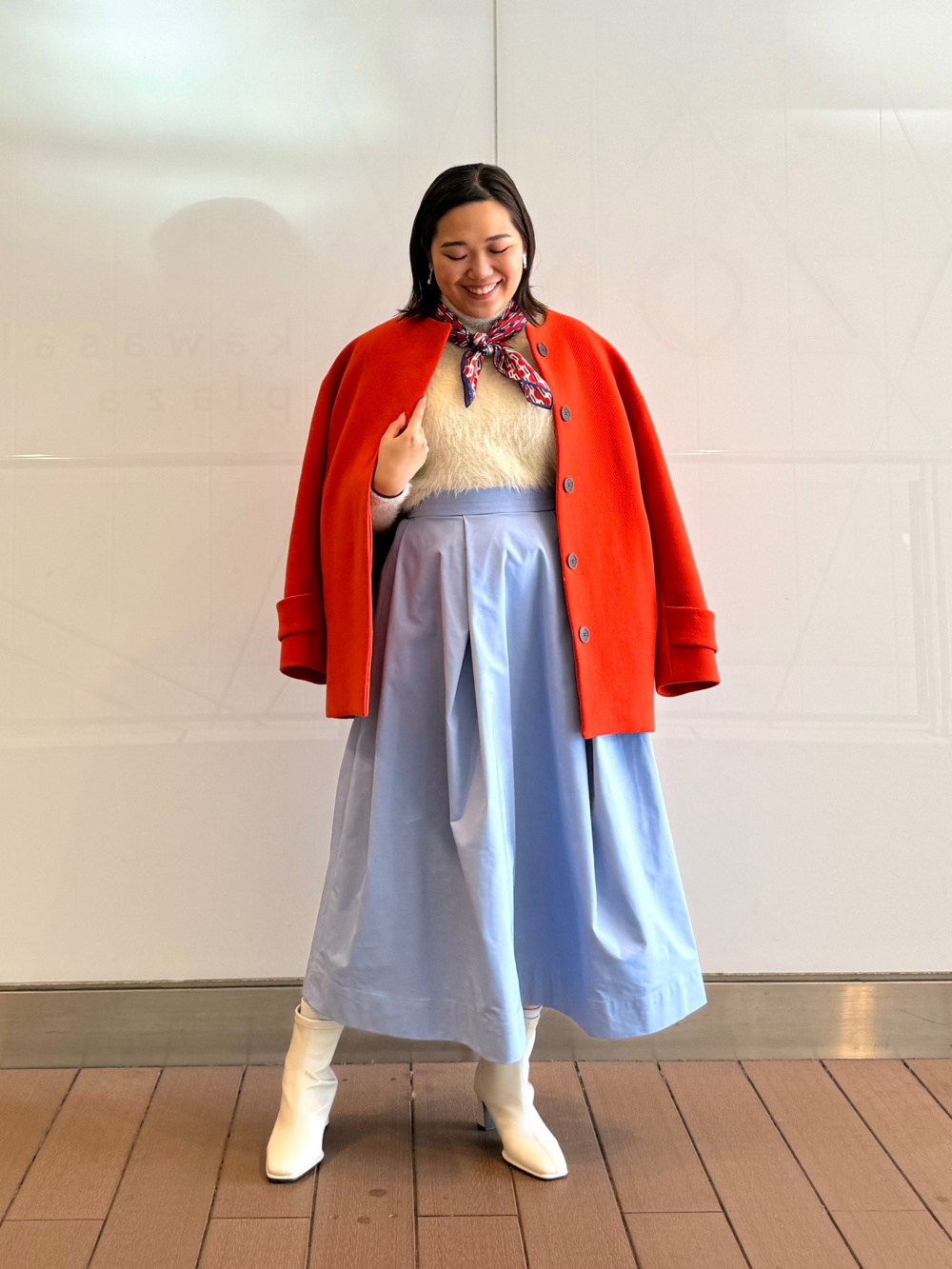 新品赤ロングコート ノーカラー いつい