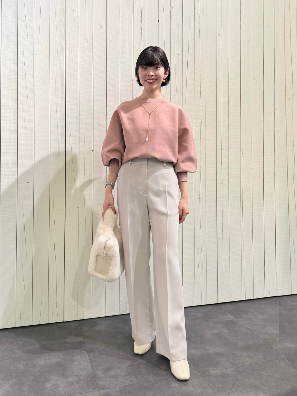 ホールガーメント®ニット2WAYカーディガン」の着用