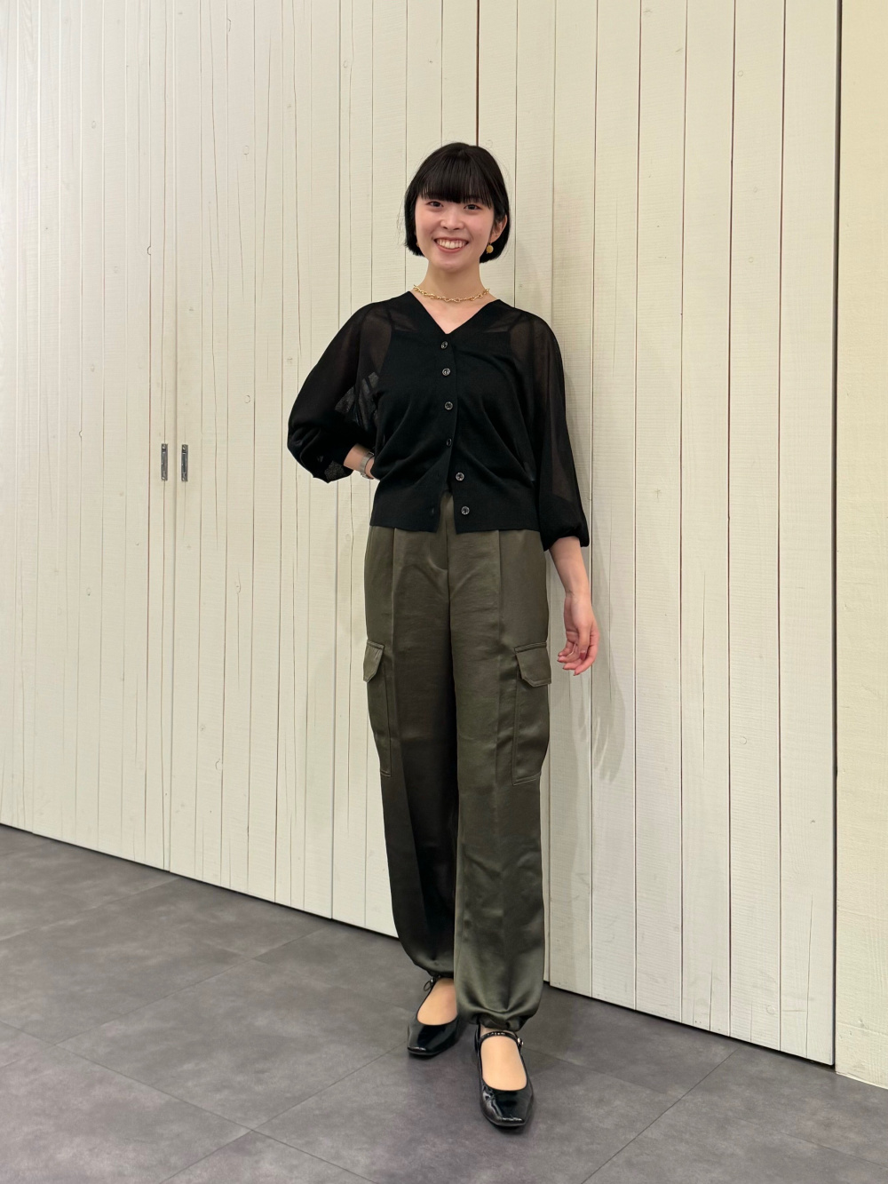 サテンスリムカーゴパンツ、Vネックスパークリングシアー