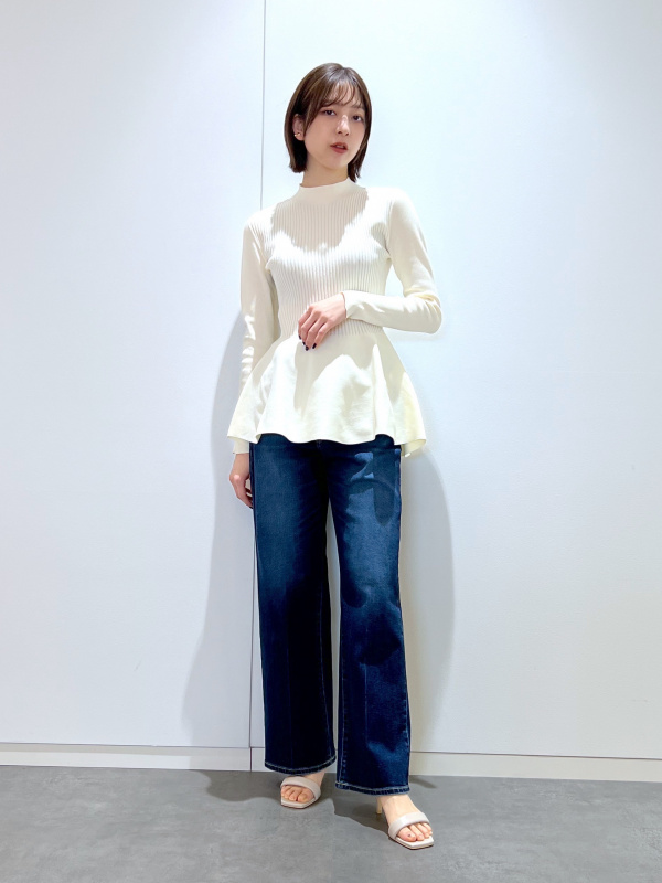 ホールガーメント®ニットペプラムセーター」の着用