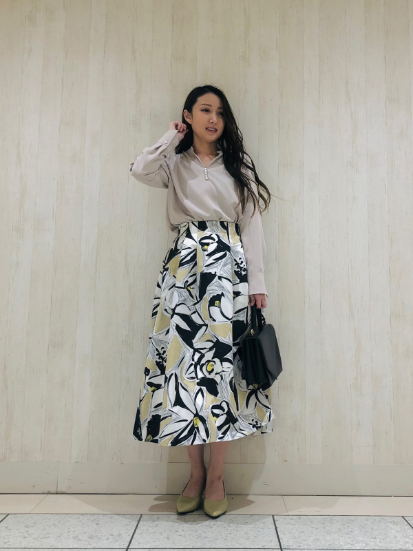 アートフラワープリントフレアスカート（レディース）の着用