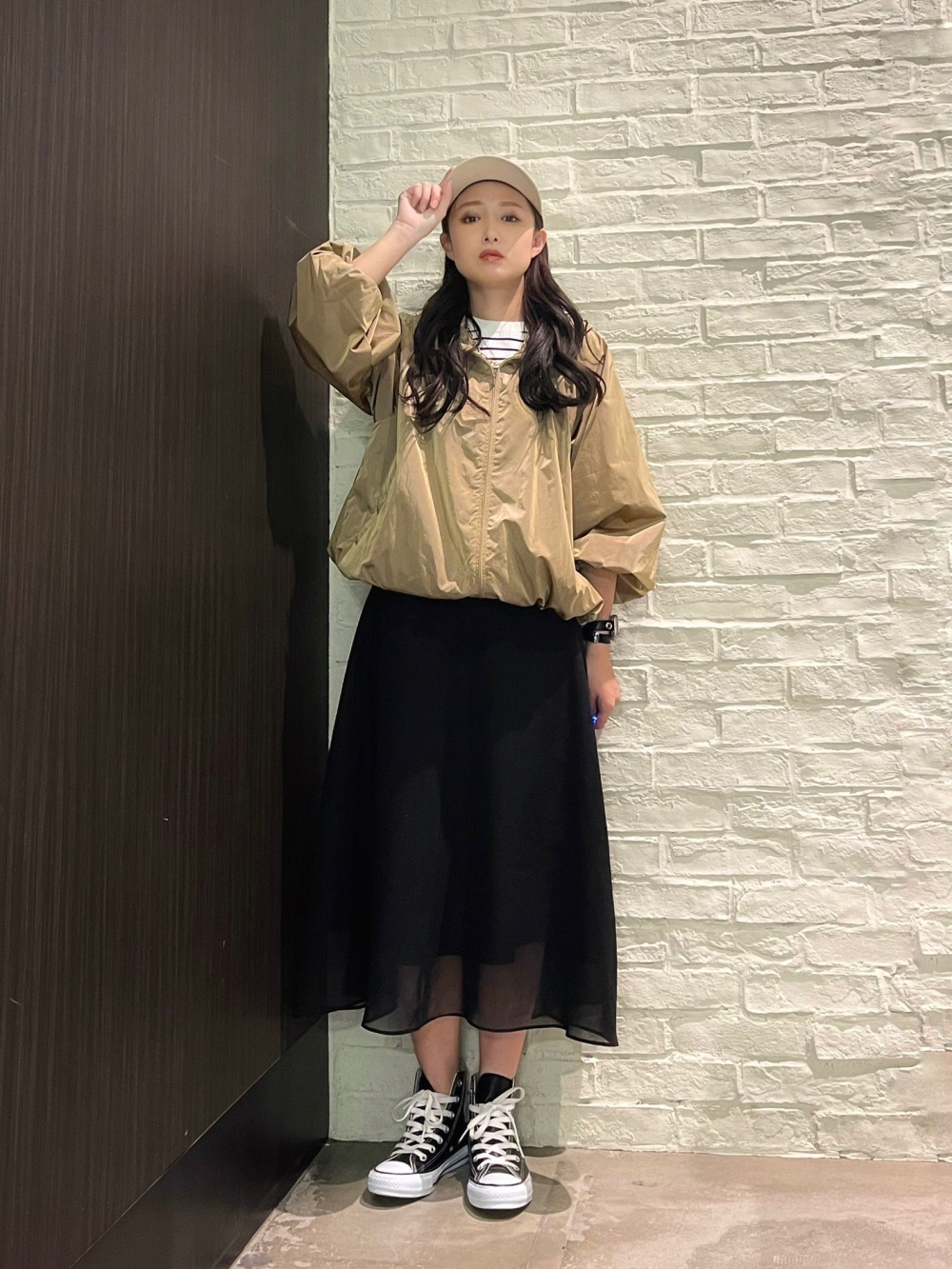 スターライトコーデ サテンナローロングスカート、【CONVERSE】レザーハイカットスニーカー