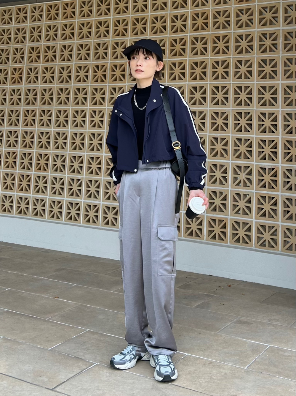 サテンパラシュートカーゴパンツ」の着用コーディネート| プラステ