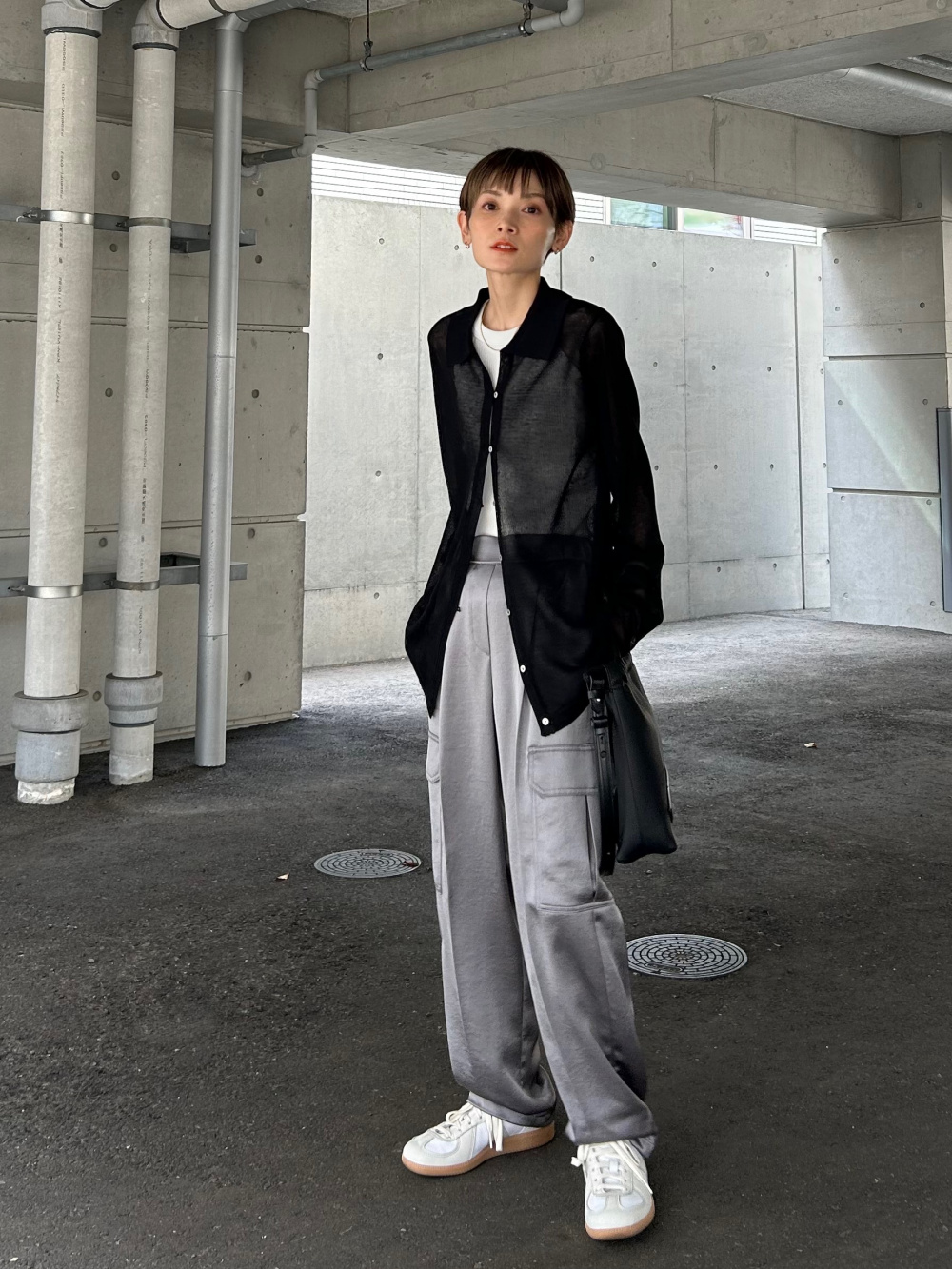 サテンバンドカラーロングシャツ（長袖）、サテンパラシュート