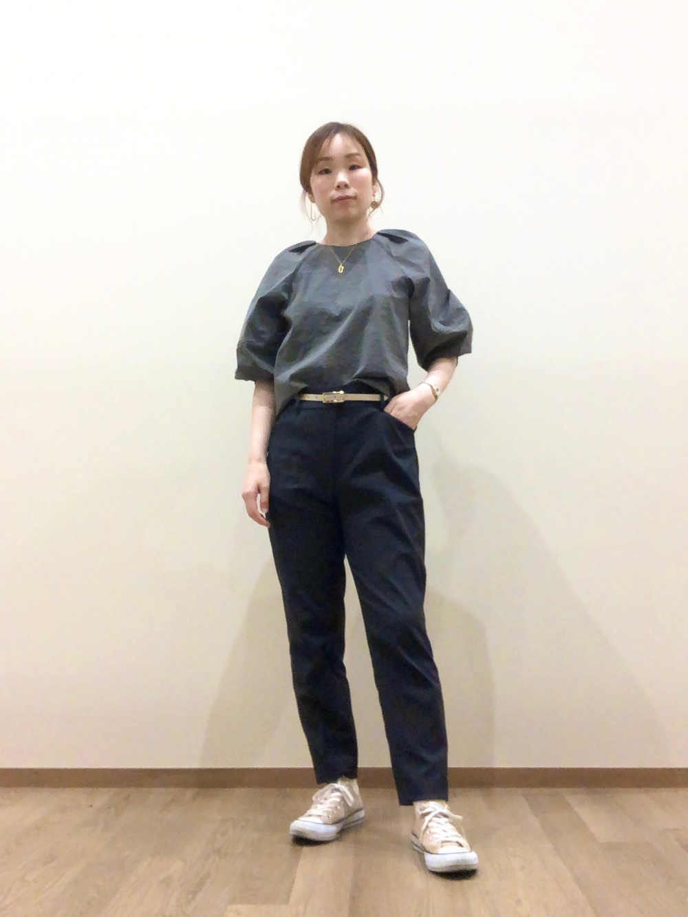 ハイストレッチナイロンランタンスリーブブラウス（半袖）」の
