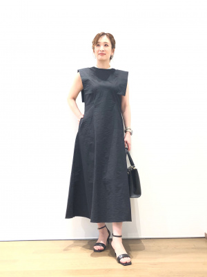 15000円『今季新作』新品タグ付プラステハイストレッチナイロンワンピース M PLST(プラステ)公式 | ハイストレッチナイロンフレアワンピース