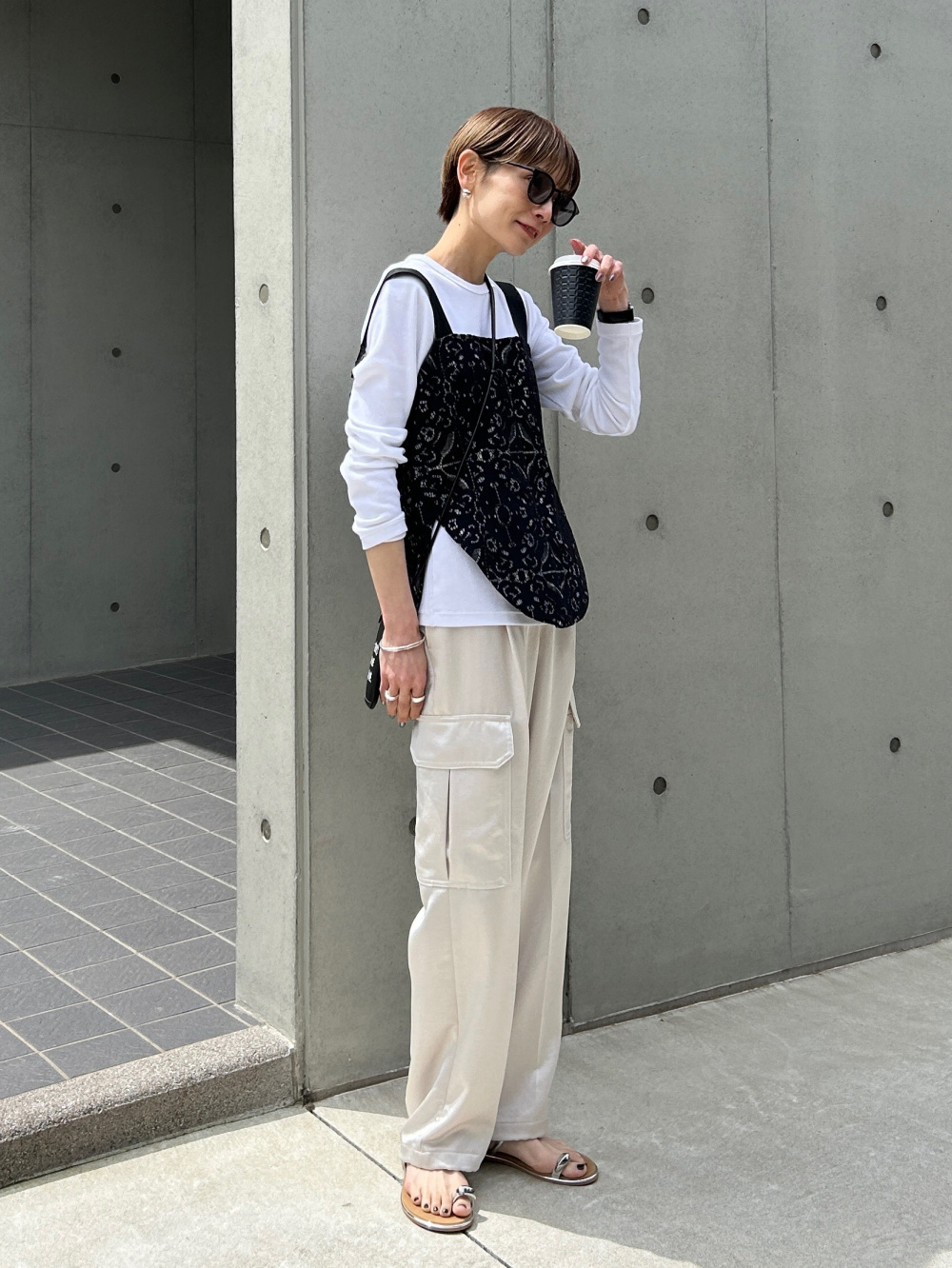 【未使用】★今季★PLST プラステ　サテンパラシュートカーゴパンツ サテンパラシュートカーゴパンツ」の着用コーディネート| プラステ