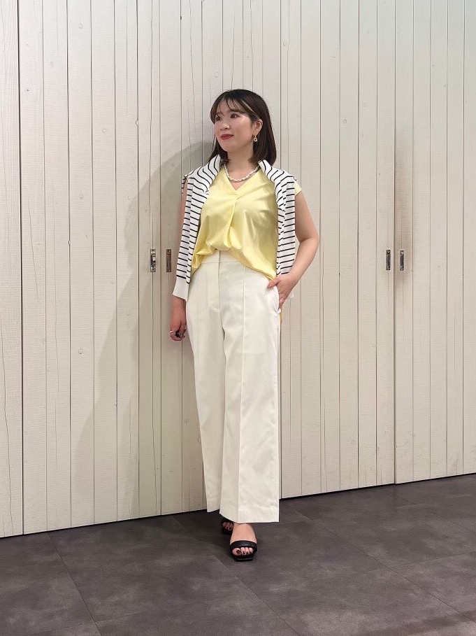 イエローのトップスを使ったカラーコーデ