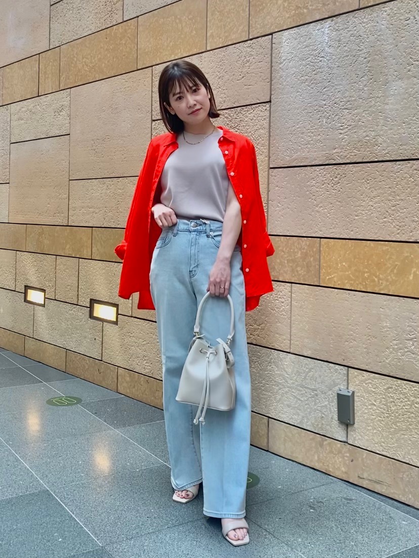 赤いリネンシャツを使ったコーデ