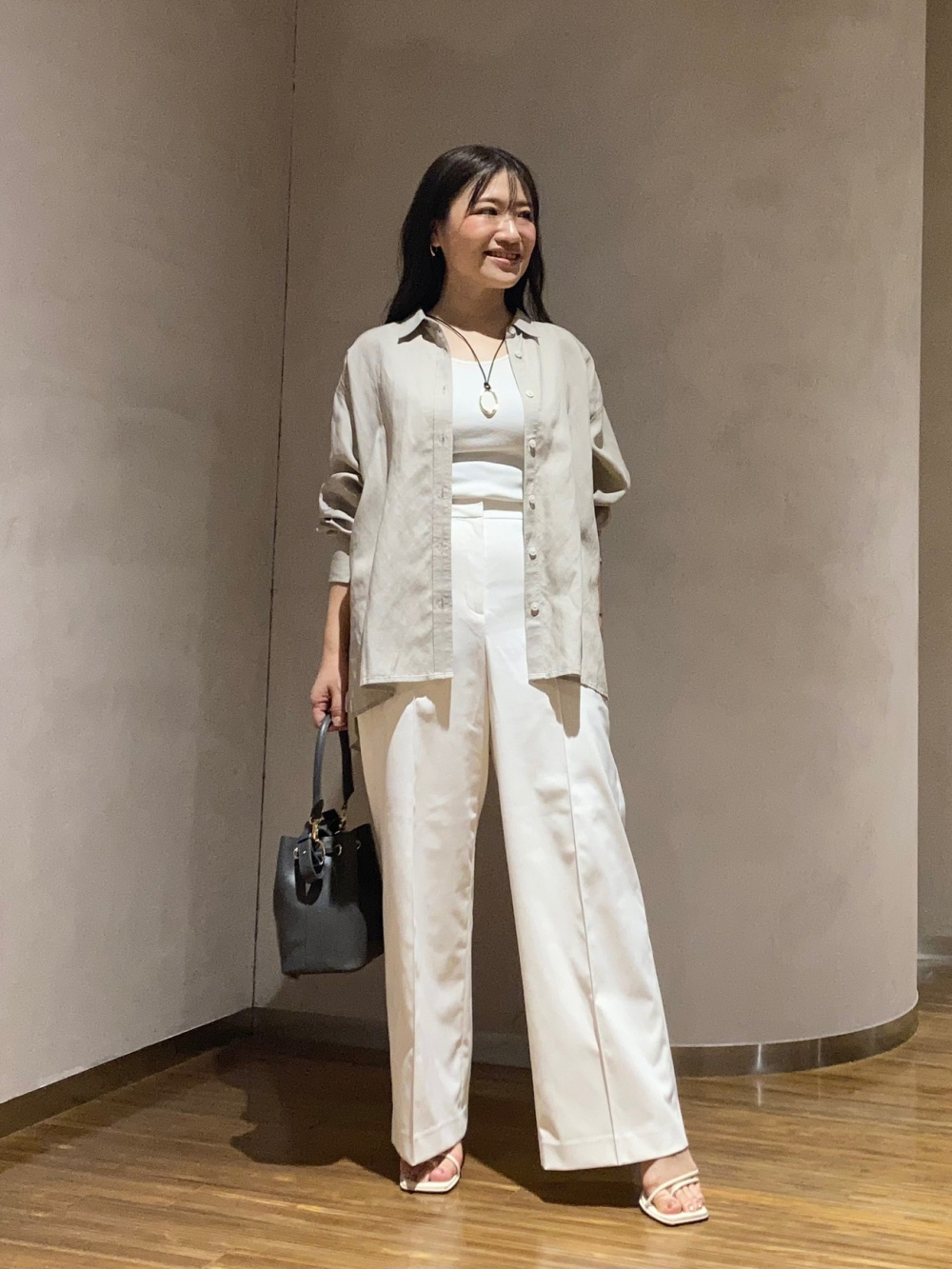 2024年モデル【丈長め】ワイドパンツ（リネンブレンド）」の着用