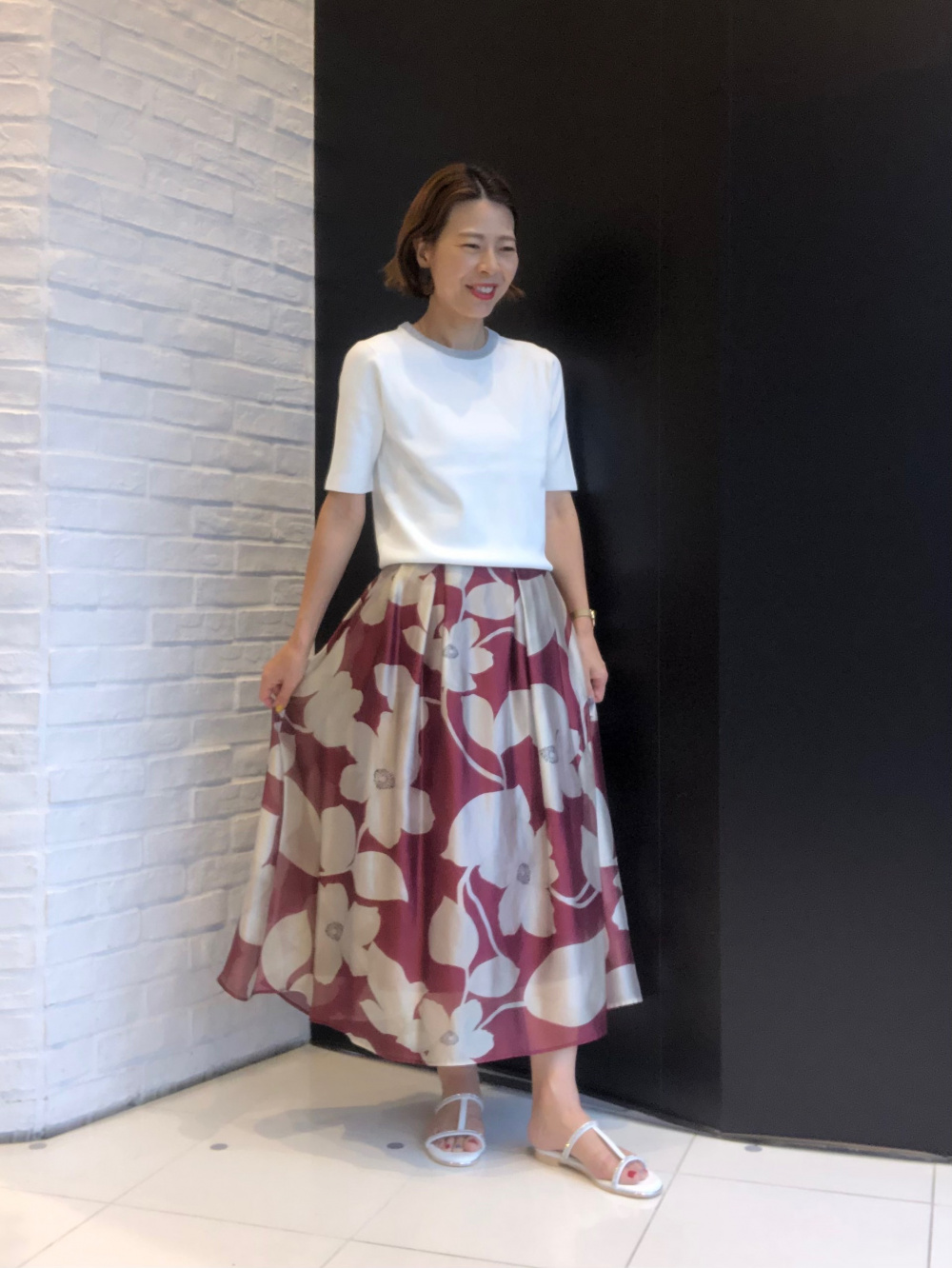 花柄のシアースカートのコーデ