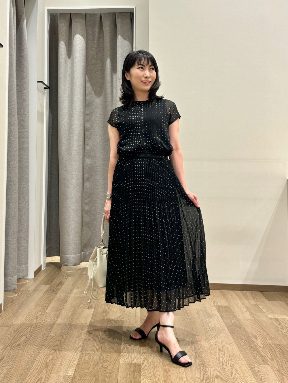 パールボタンペプラムシャツ（長袖）、サテンパラシュートカーゴ