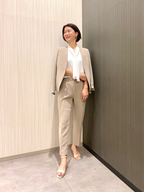 美品☆ 洗える プラステ 2024年モデル パンツスーツ ライトグレー 極美品✨PLST ノーカラー パンツスーツ セットアップ ライト