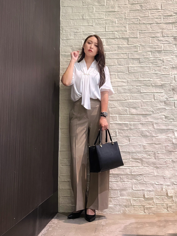 ピンクVネックトップスと黒パンツのセット She's Closet セットアップ 「低身長向け/高身長向けサイズあり