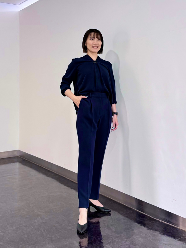 トリアセブレンドダブルカフスTブラウス（パール付き・長袖  