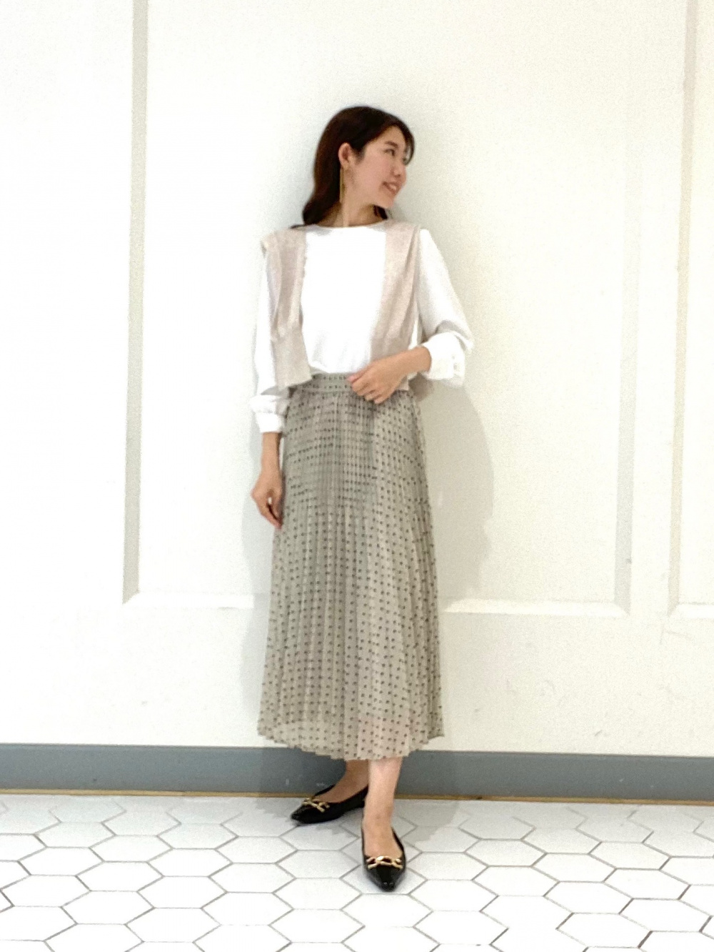 PLST - 専用*フリルスリーブブラウス フリルスリーブブラウス、シアードットプリーツスカート」の着用