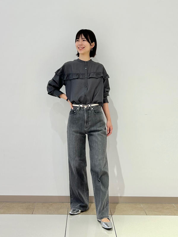 シアーフリルブラウス（長袖）のコーディネート・着用イメージ｜プラステ