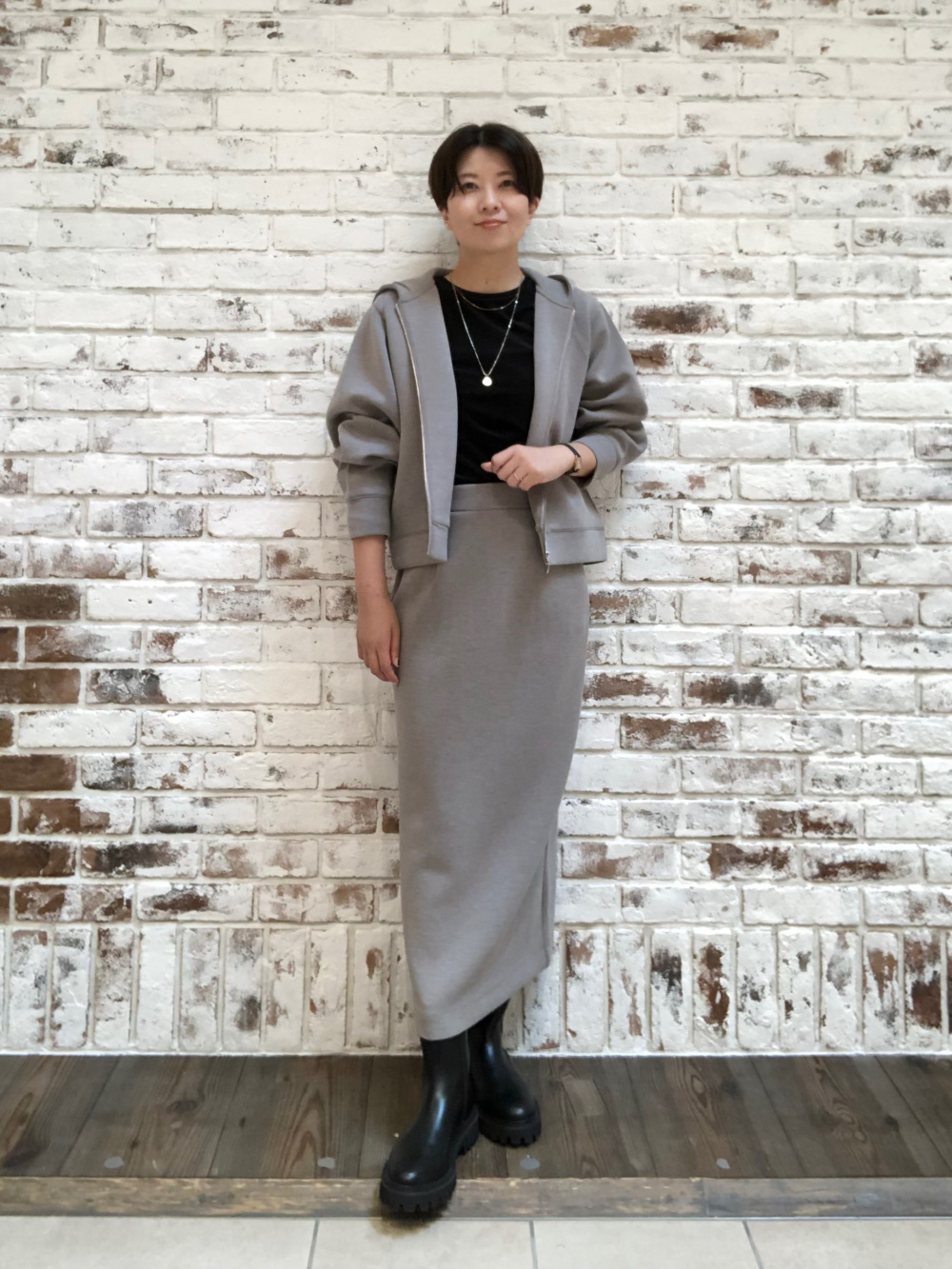 CONVERSE】レザーハイカットスニーカー、ライトバルーンナロースカート