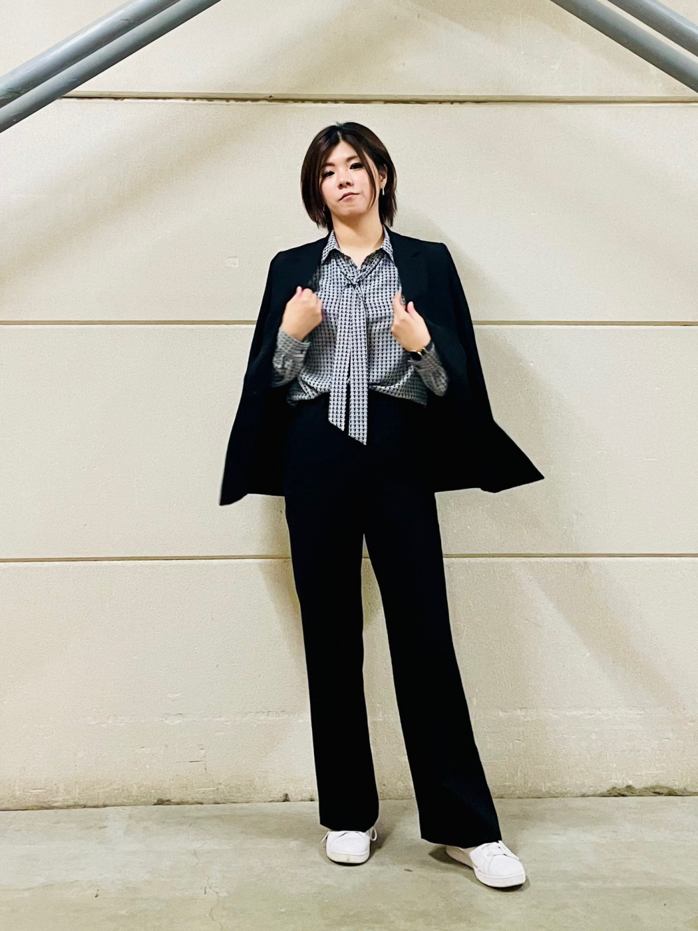 Vネックベストパンツセットアップ、2024年モデル トリアセブレンド