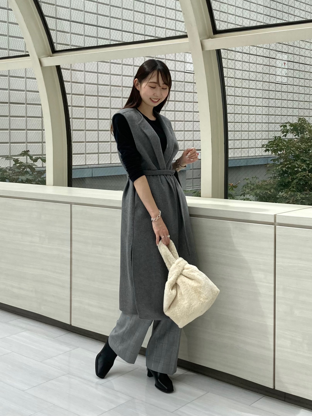 バックオープンカップ付タンクトップ（接触冷感）、レースハイネック