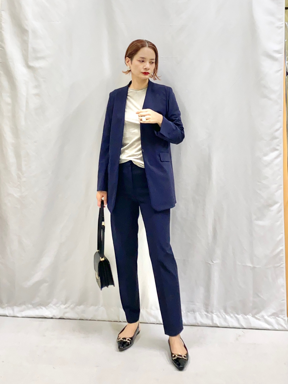 ハイストレッチトリコットスティックパンツ（マシンウォッシャブル/セットアップ可能）124106008  124306014、UVカットレーヨンブレンドメタルボタンカーディガン（マシンウォッシャブル/接触冷感）124203006」の着用コーディネート|  プラステ