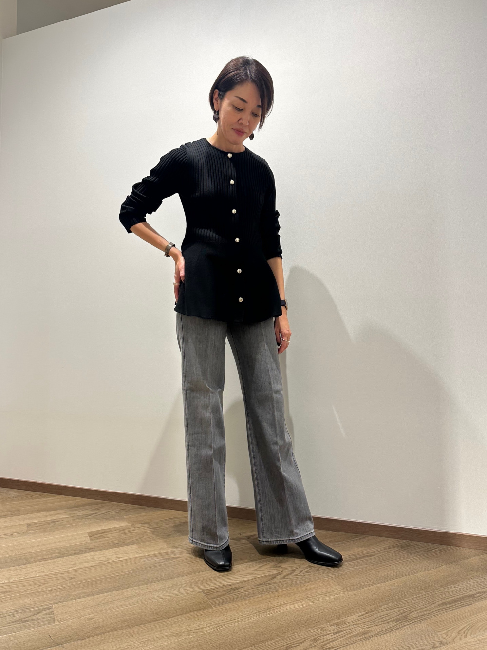 ホールガーメント®ペプラムカーディガン」の着用コーディネート| プラステ