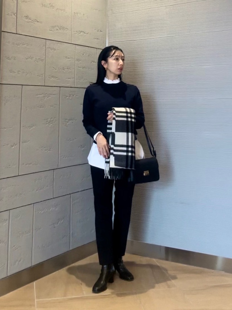 CHANELのマフラーを使った人気ファッションコーディネート