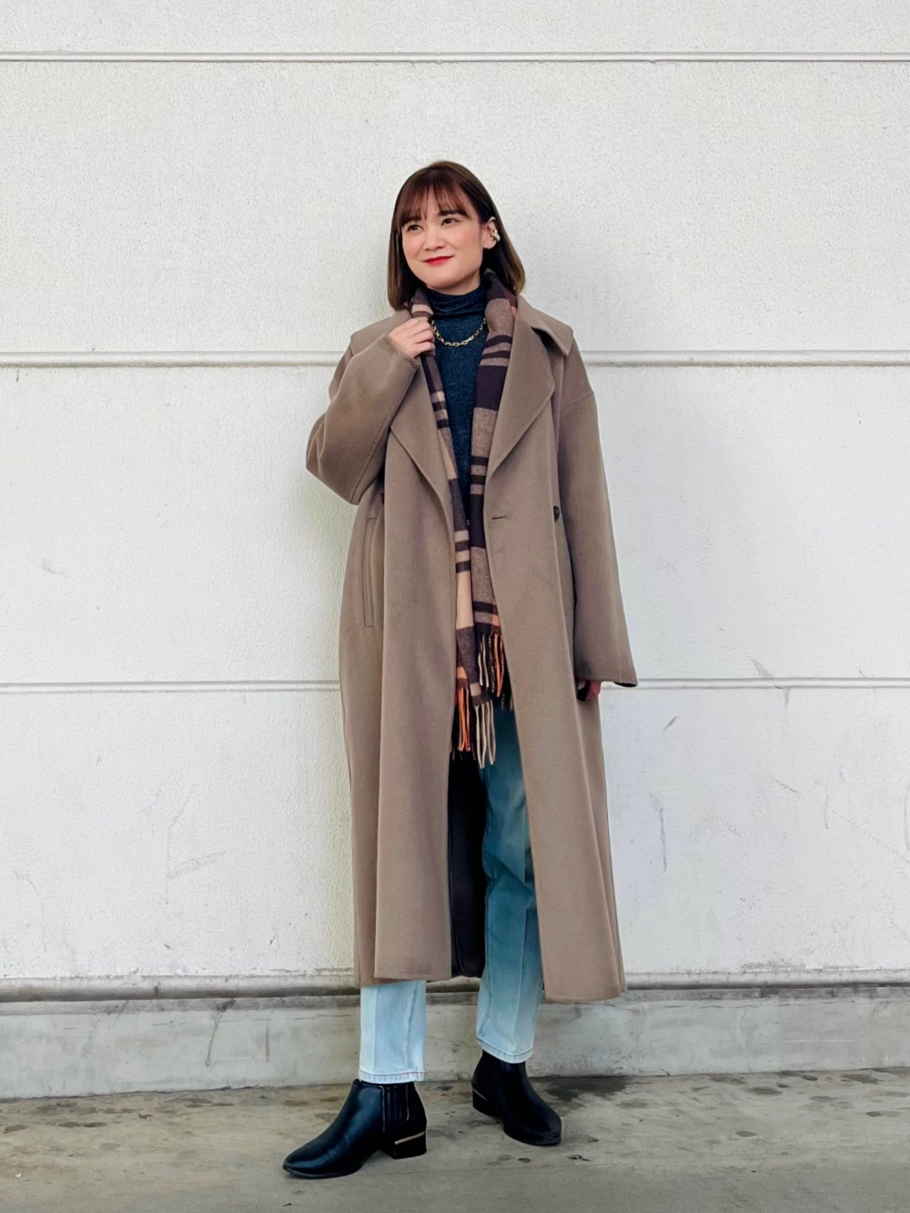 スティックジーンズ、カシミヤチェックストール」の着用コーディネート