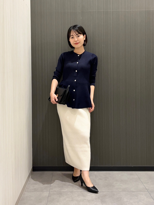 ホールガーメント®ペプラムカーディガンのコーディネート・着用
