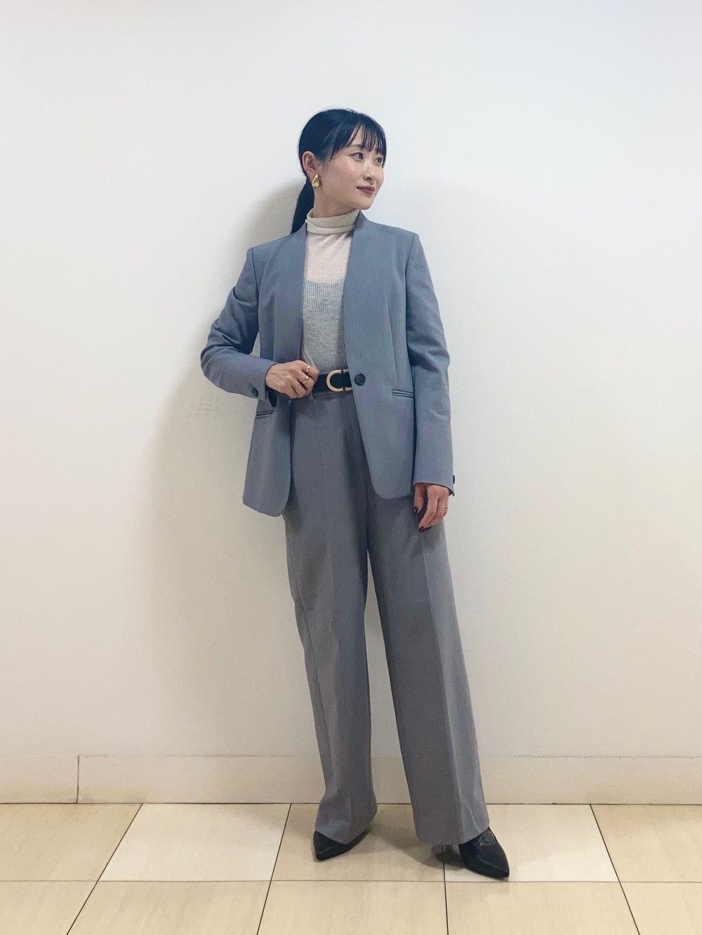 ウォームリザーブカラーレスジャケット、テーパードパンツ