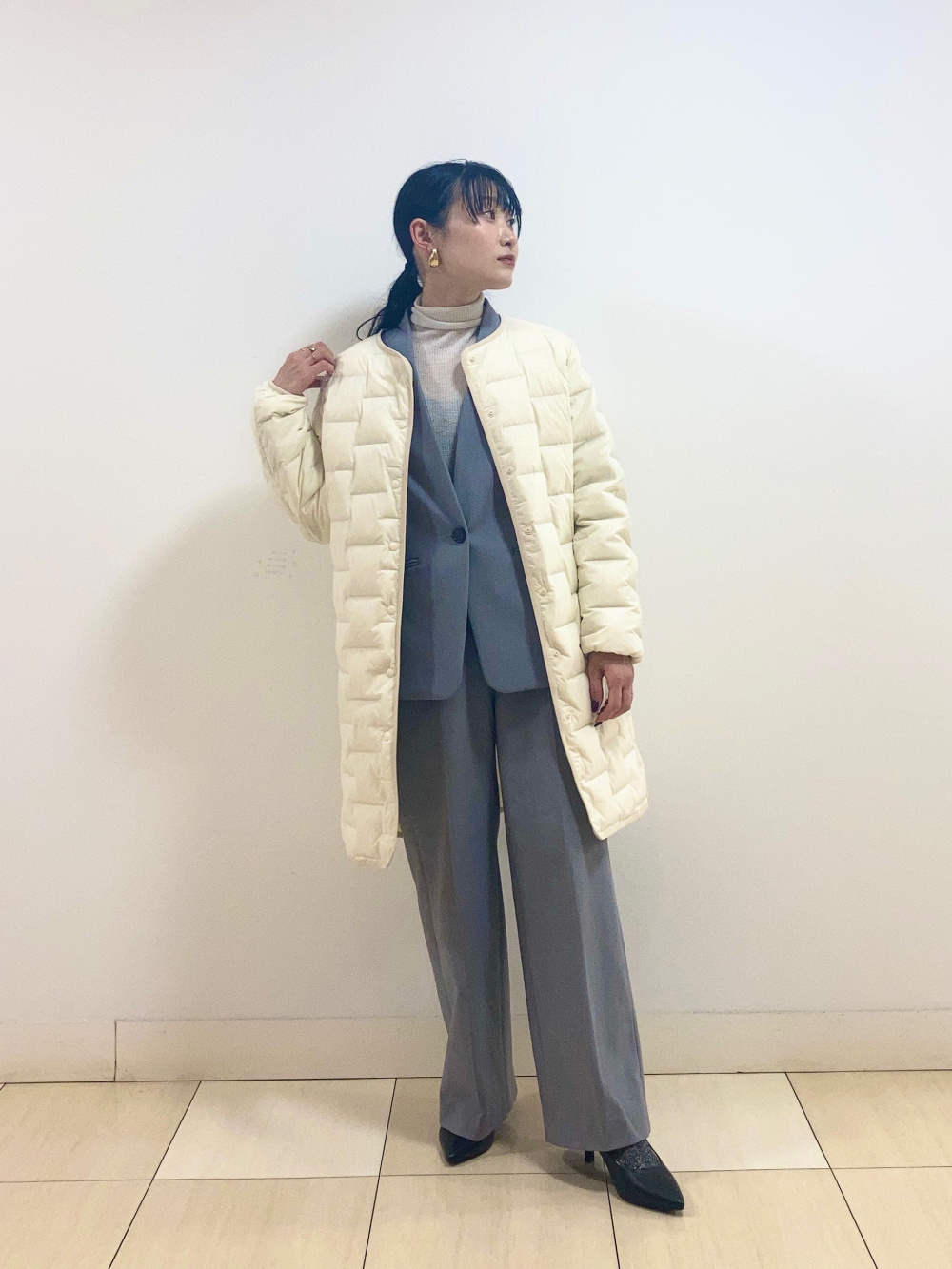 プラステ　ウォームリザーブ　ベージュ　セットアップ ウォームリザーブカラーレスジャケット、テーパードパンツ