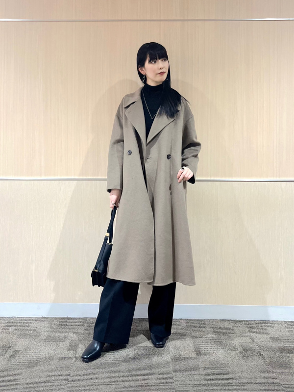2024年モデル ウールブレンドリバーロングコート（レディース）の着用