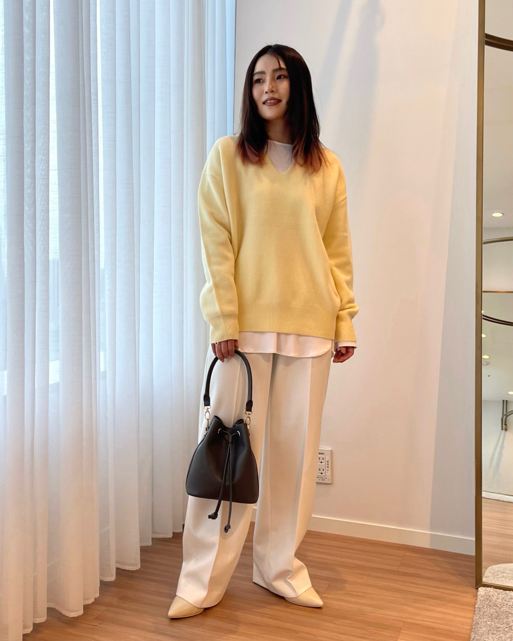 オーバーサイズのニットコーデ