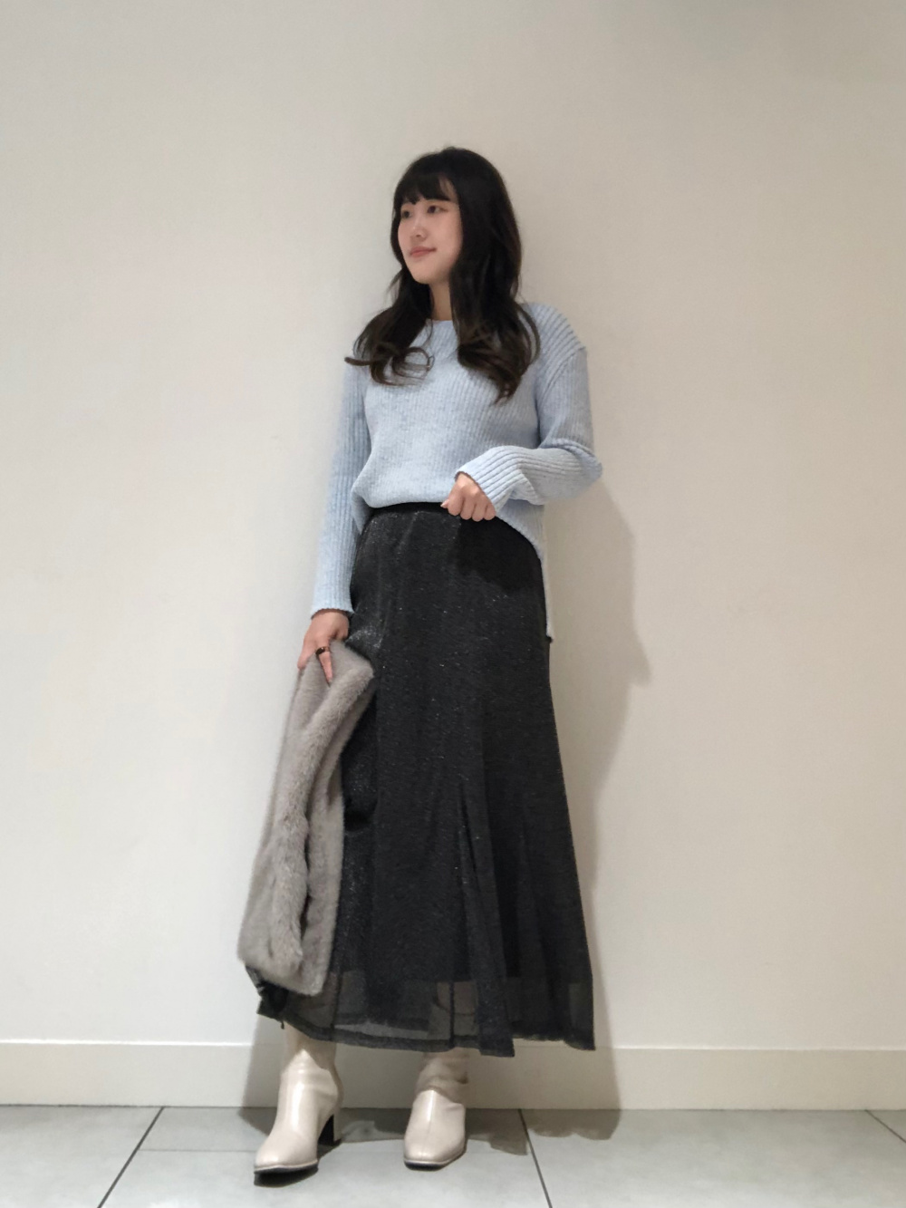 ホールガーメント®ニットVネックフレアワンピース、フェイクファー