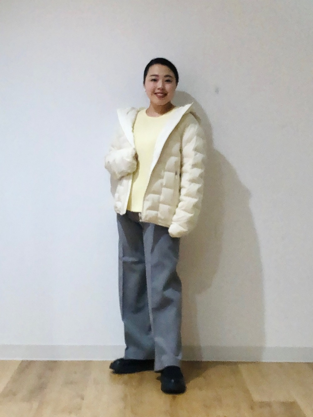 マンテココート、ワイドパンツ（ウォームリザーブ）」の着用