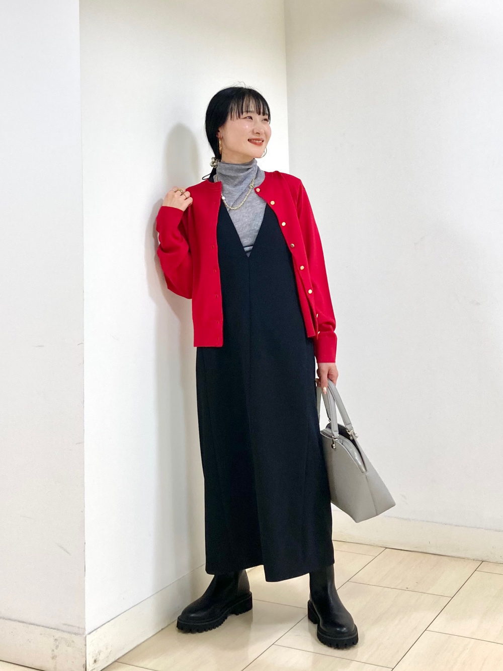 ホールガーメント®ニットVネックフレアワンピース、プラットフォーム